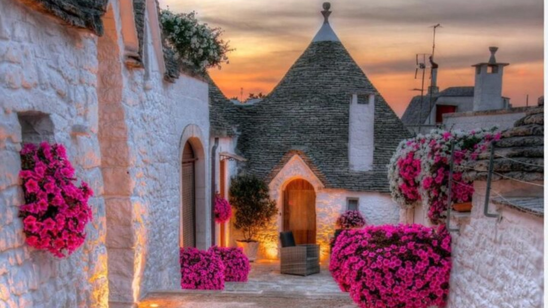 Tour serale in Auto e a Piedi tra le Bellezze Pugliesi, Alberobello-Polignano